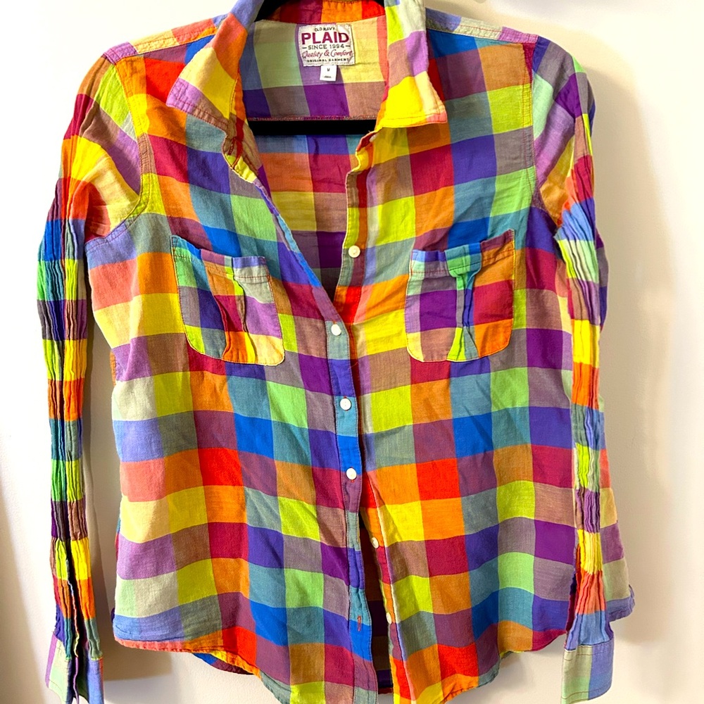 💝 3/$10. Medium colorful plaid button down shirt